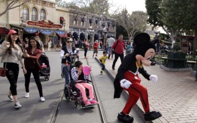 Disneyland character and parade performers in California vote to hitch labor union
