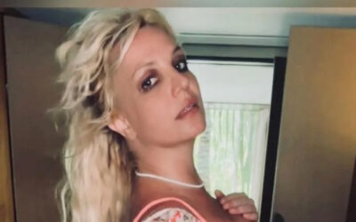 Britney Spears left without eyelashes and eyebrows after fireplace exploded in her face