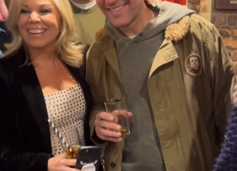 Paul Rudd surprises pubgoers and has a drink with fans in Ireland