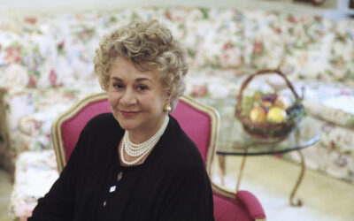 Joan Plowright, Multi award-winning British actress and widow of Laurence Olivier, dies aged 95