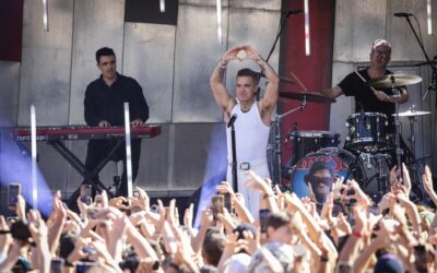 ‘Unreal’: Robbie Williams thrills fans as performs free concert in Melbourne