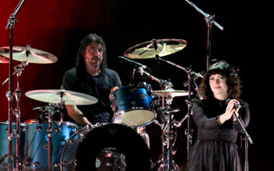 Rocker Dave Grohl’s united family front months after love child scandal